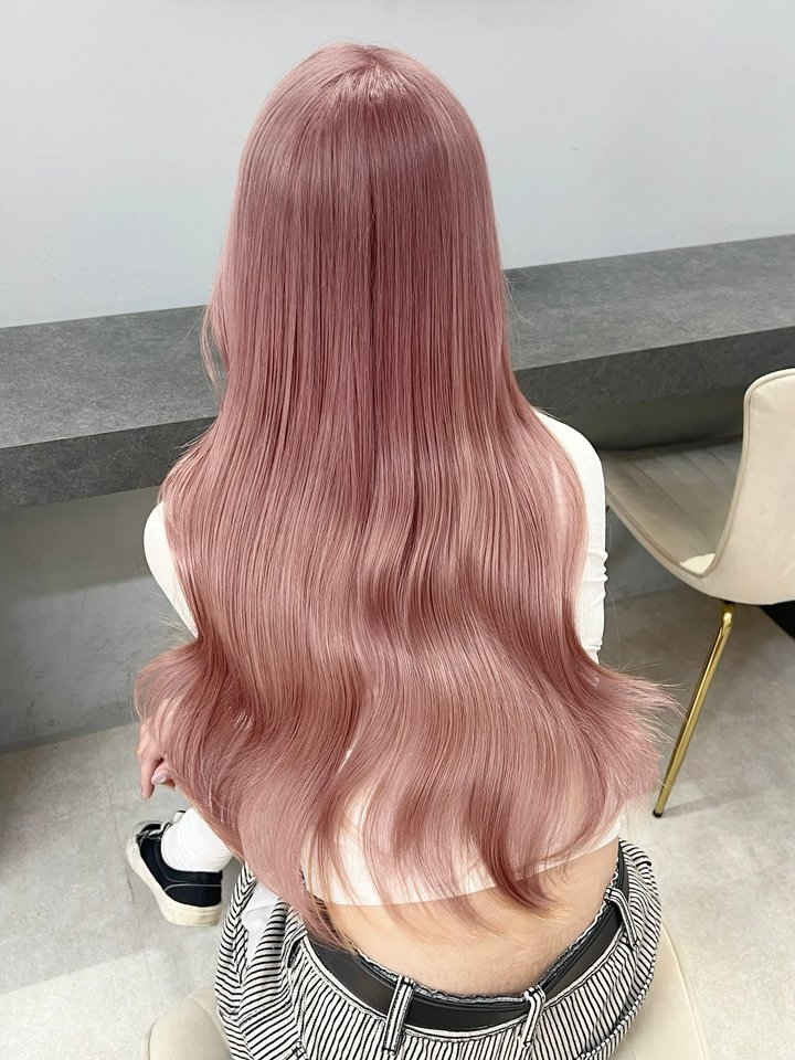 ピンクベージュの髪色