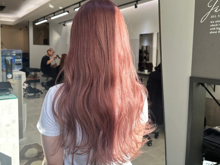 ピンクベージュの髪色