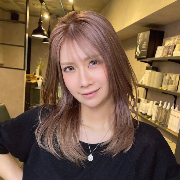 ベージュ寄りのピンクベージュ