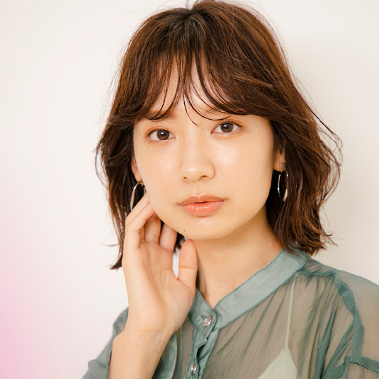 くしゃっとバングがポイントの女っぽカジュアルボブ