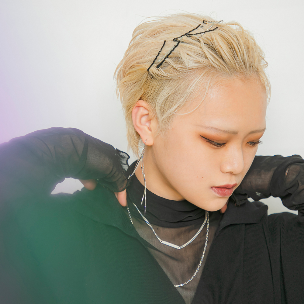 ヘアピンでカチューシャアレンジ