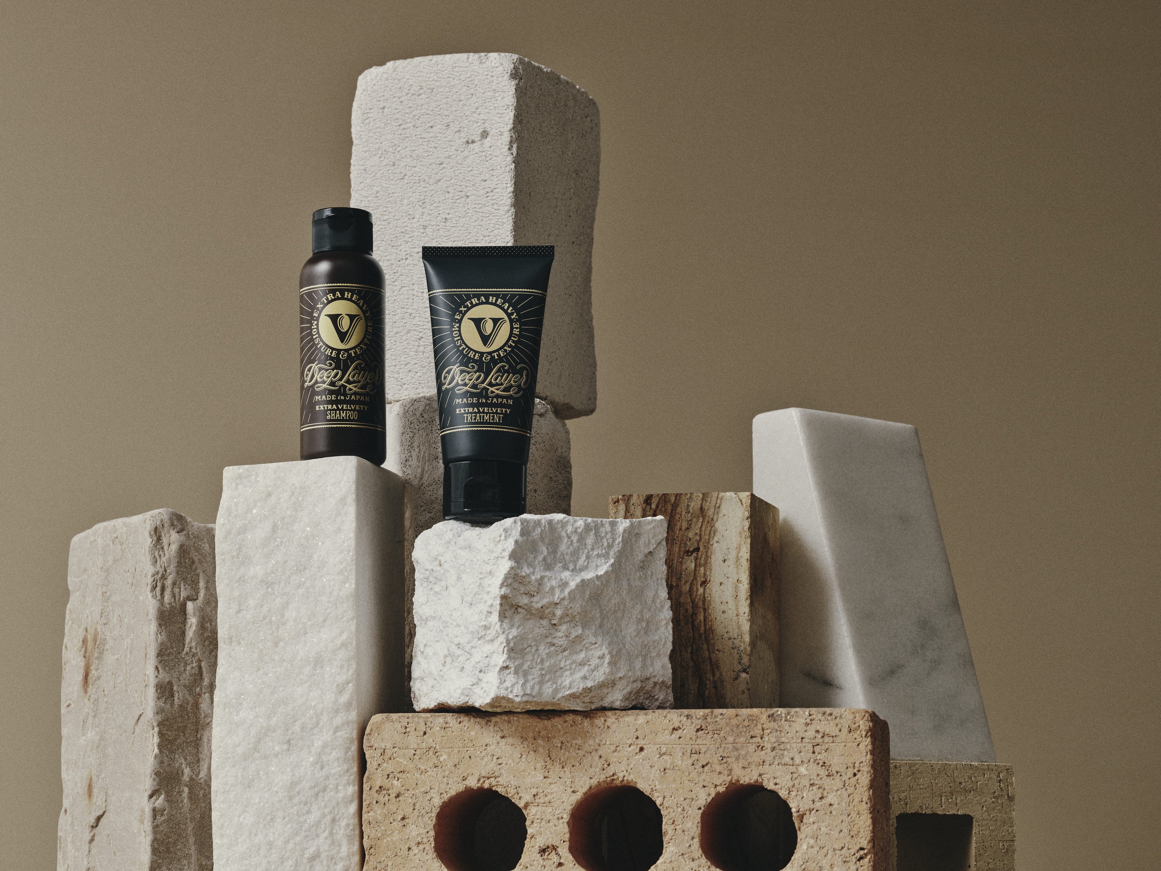 熱によるダメージで硬くなった髪に、驚きのやわらかさを。 DeepLayer